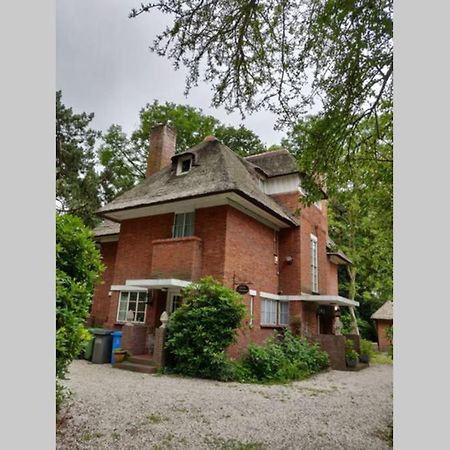 Vrijstaande Rietgedekte Villa Nabij Uitvalswegen Wassenaar Exteriér fotografie