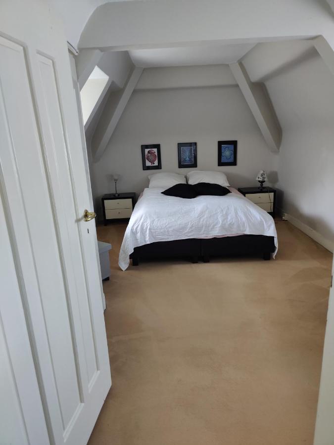 Vrijstaande Rietgedekte Villa Nabij Uitvalswegen Wassenaar Exteriér fotografie