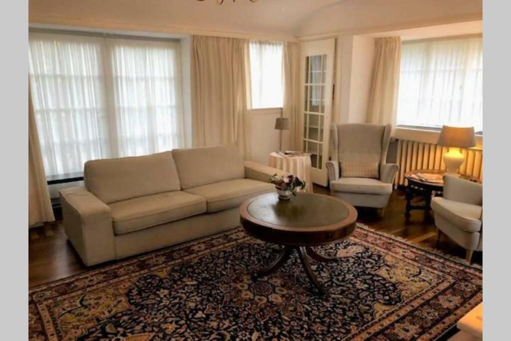 Vrijstaande Rietgedekte Villa Nabij Uitvalswegen Wassenaar Exteriér fotografie