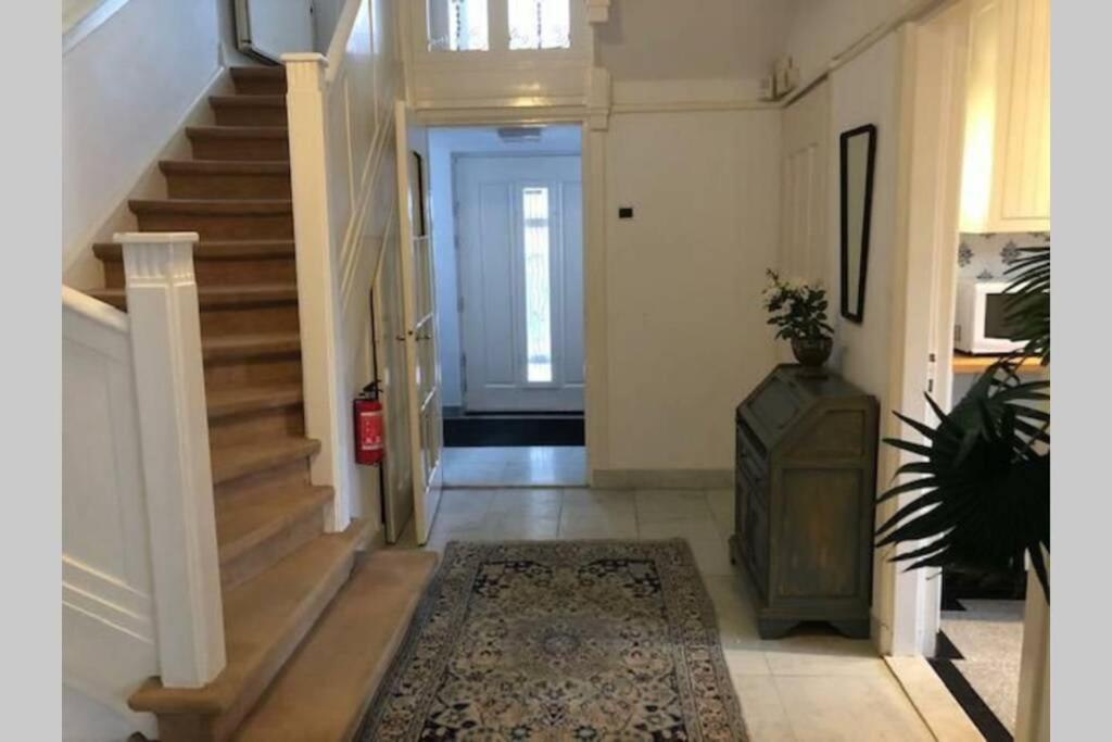 Vrijstaande Rietgedekte Villa Nabij Uitvalswegen Wassenaar Exteriér fotografie