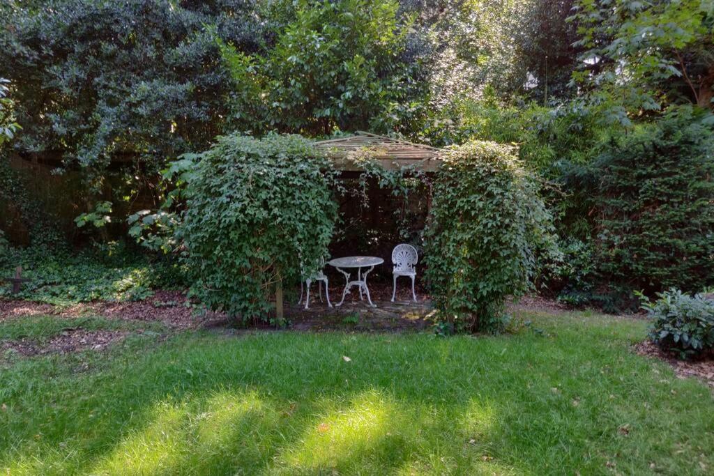 Vrijstaande Rietgedekte Villa Nabij Uitvalswegen Wassenaar Exteriér fotografie