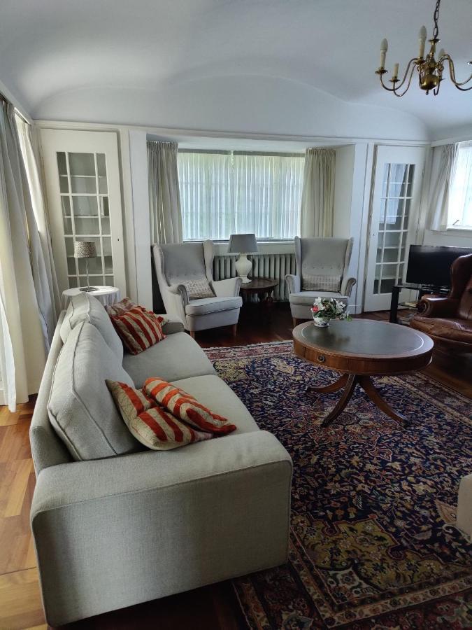 Vrijstaande Rietgedekte Villa Nabij Uitvalswegen Wassenaar Exteriér fotografie
