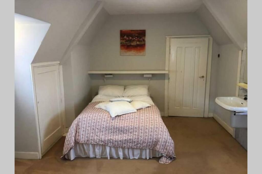 Vrijstaande Rietgedekte Villa Nabij Uitvalswegen Wassenaar Exteriér fotografie